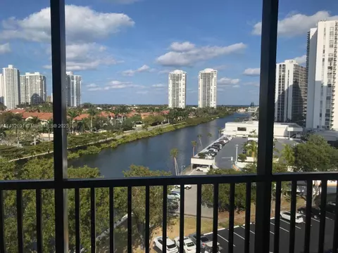 3401 N Country Club Dr #816, Aventura, FL 33180
