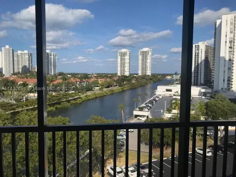 3401 N Country Club Dr #816, Aventura, FL 33180