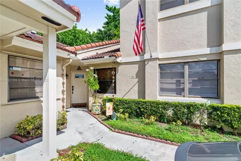 6129 NW 171st St, Hialeah, FL 33015