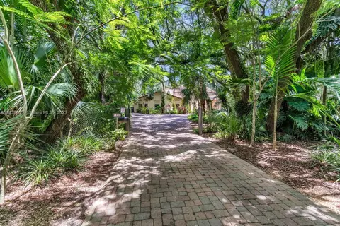 6747 SW 112th St, Pinecrest, FL 33156
