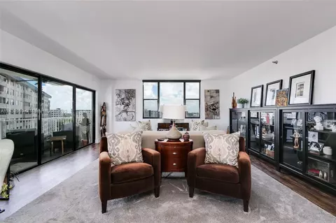 3850 Washington St #902, Hollywood, FL 33021