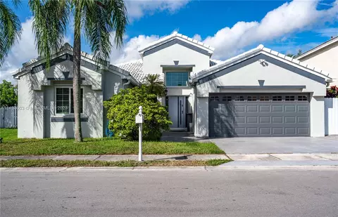 1086 SW 102nd Ter, Pembroke Pines, FL 33025