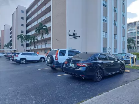 421 NE 14th Ave #407, Hallandale Beach, FL 33009