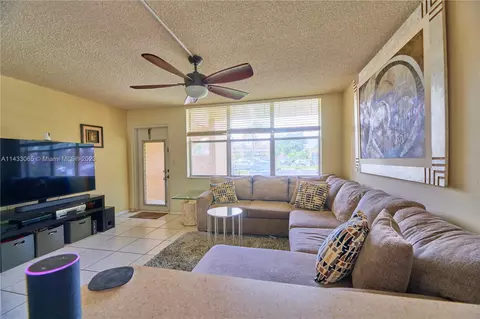 9121 Sunrise Lakes Blvd #114, Sunrise, FL 33322