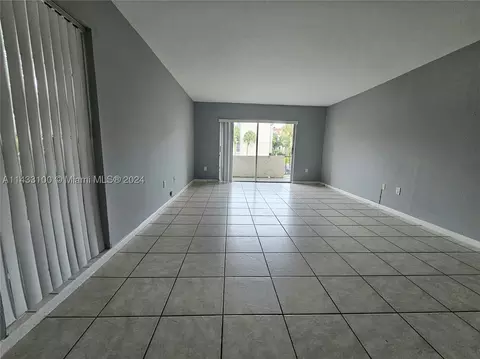 6902 N Kendall Dr #E202, Pinecrest, FL 33156
