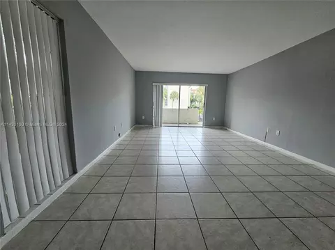 6902 N Kendall Dr #E202, Pinecrest, FL 33156
