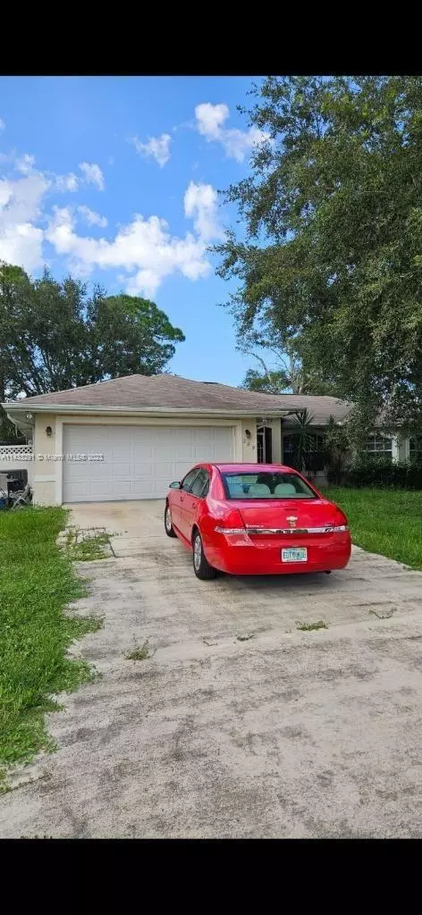 389 NE Surfside Ave, Port Saint Lucie, FL 34983