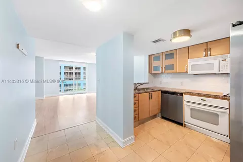 2101 Brickell Ave #402, Miami, FL 33129