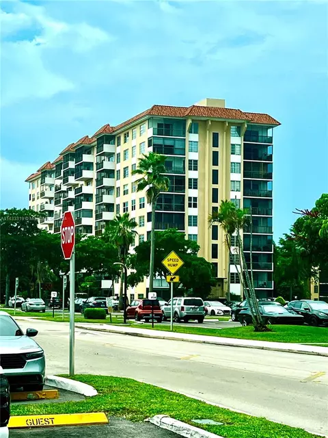 4174 Inverrary Dr #606, Lauderhill, FL 33319