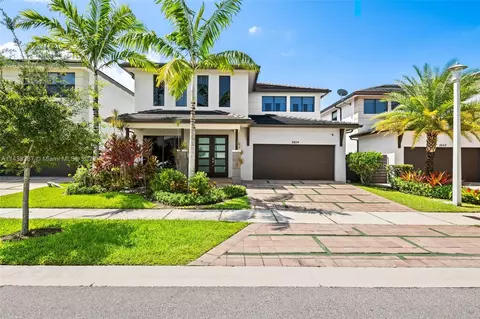 8854 NW 154th Ter, Miami Lakes, FL 33018