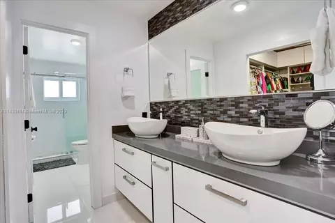 2638 W 69th Ter, Hialeah, FL 33016 photo 15