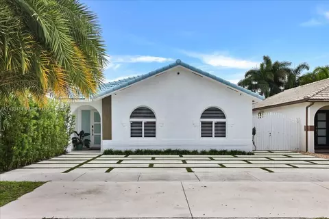 2638 W 69th Ter, Hialeah, FL 33016