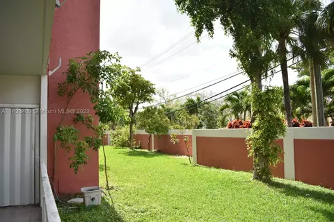 8401 NW 8th St #101, Miami, FL 33126