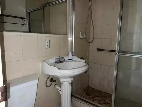 765 E 6th Pl, Hialeah, FL 33010 photo 9
