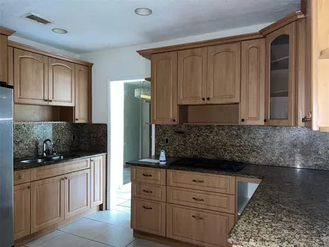 765 E 6th Pl, Hialeah, FL 33010 photo 6