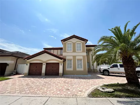 8896 NW 181st St, Hialeah, FL 33018