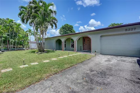 8227 Windsor Dr, Miramar, FL 33025