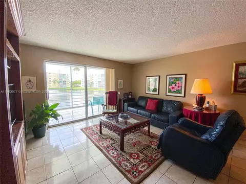 401 SE 3rd St #201, Dania Beach, FL 33004