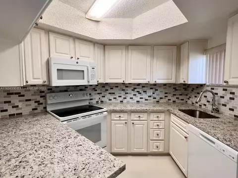 8205 Lake Dr #302, Doral, FL 33166