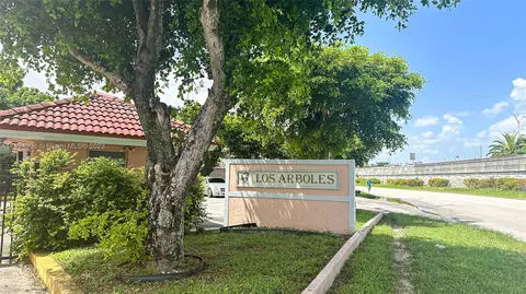 1900 W 68th St #D202, Hialeah, FL 33014