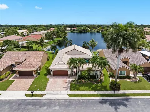 415 SW 200th Ter, Pembroke Pines, FL 33029