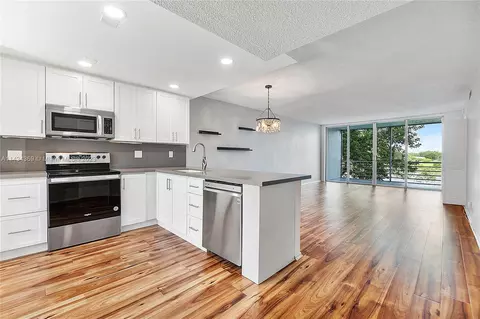 3090 N Course Dr #311, Pompano Beach, FL 33069