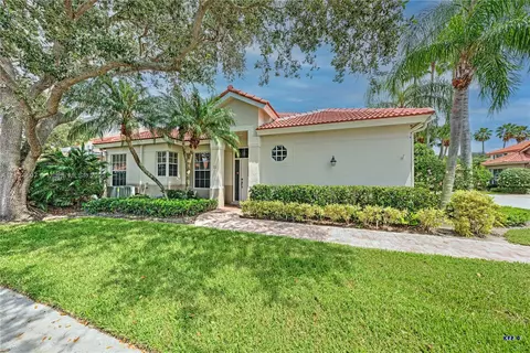 35 Monterey Pointe Dr, Palm Beach Gardens, FL 33418