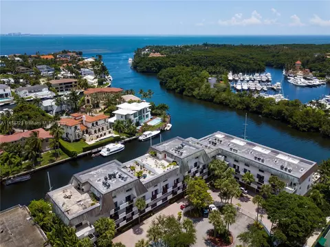 6901 Edgewater Dr #318, Coral Gables, FL 33133