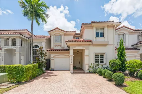 10918 NW 70th St, Doral, FL 33178