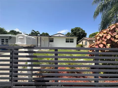 1739 NW 85th St, Miami, FL 33147