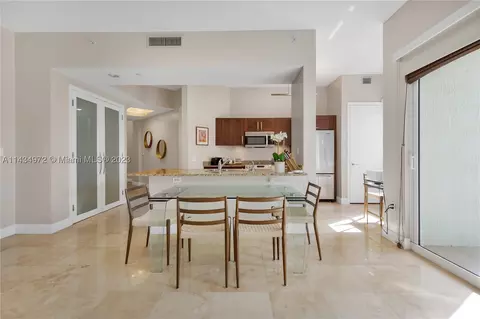 20000 E Country Club Dr #401, Aventura, FL 33180