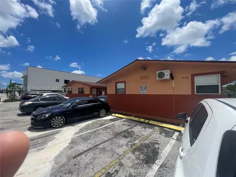 634 W 29th St, Hialeah, FL 33012