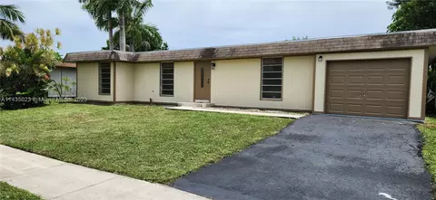 7904 NW 68th Ave, Tamarac, FL 33321