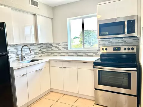 2330 NW 11th St #19, Miami, FL 33125