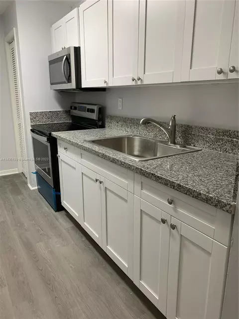 750 NW 43rd Ave #611, Miami, FL 33126