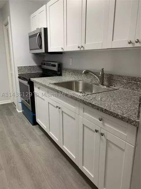 750 NW 43rd Ave #611, Miami, FL 33126