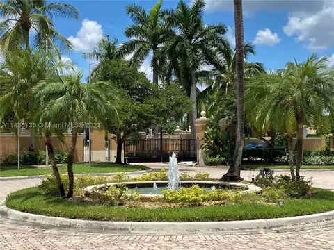 7950 N Nob Hill Rd #104, Tamarac, FL 33321