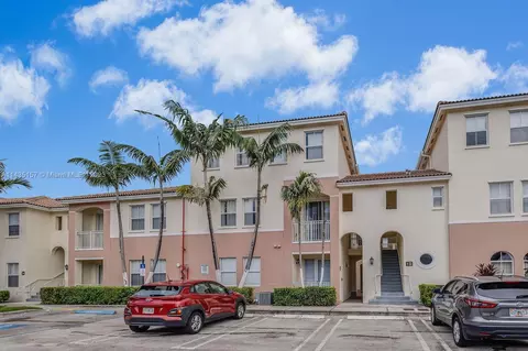 10022 NW 7th St #207, Miami, FL 33172