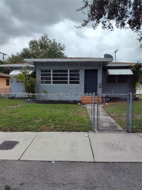 890 NW 55th St, Miami, FL 33127