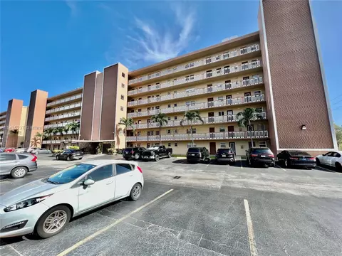 500 NE 12th Ave #707, Hallandale Beach, FL 33009