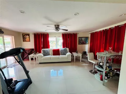 635 W 72nd Pl, Hialeah, FL 33014 photo 5