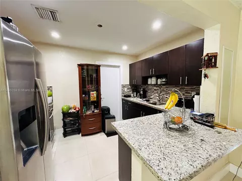 635 W 72nd Pl, Hialeah, FL 33014 photo 3