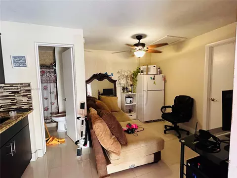 635 W 72nd Pl, Hialeah, FL 33014 photo 14