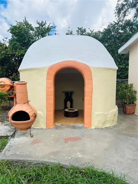 635 W 72nd Pl, Hialeah, FL 33014 photo 22