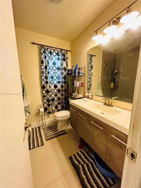 635 W 72nd Pl, Hialeah, FL 33014 photo 8