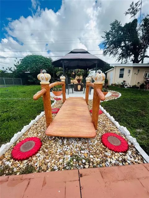 635 W 72nd Pl, Hialeah, FL 33014 photo 23