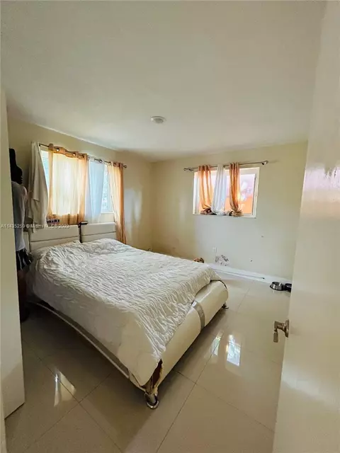 635 W 72nd Pl, Hialeah, FL 33014 photo 11