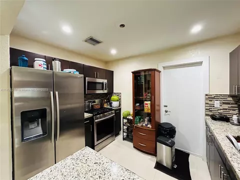 635 W 72nd Pl, Hialeah, FL 33014 photo 4