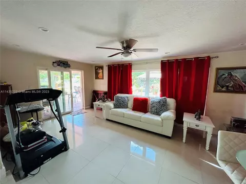 635 W 72nd Pl, Hialeah, FL 33014 photo 6