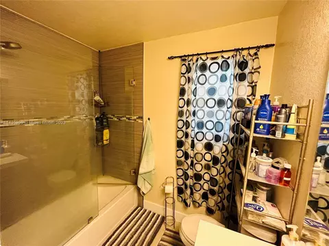 635 W 72nd Pl, Hialeah, FL 33014 photo 9